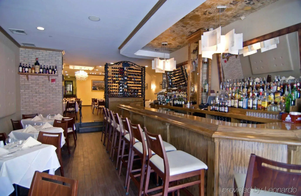 Marco LaGuardia Hotel & Suites