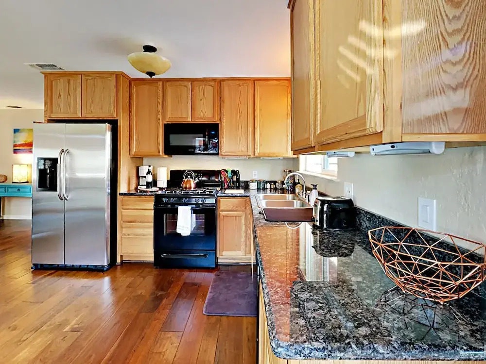 2572 Elwood Ave Home - 2 Br home by RedAwning