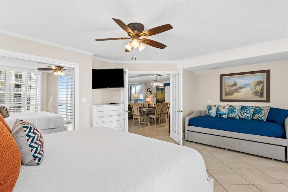 Shoreline Towers 1086 3 Bedroom Condo