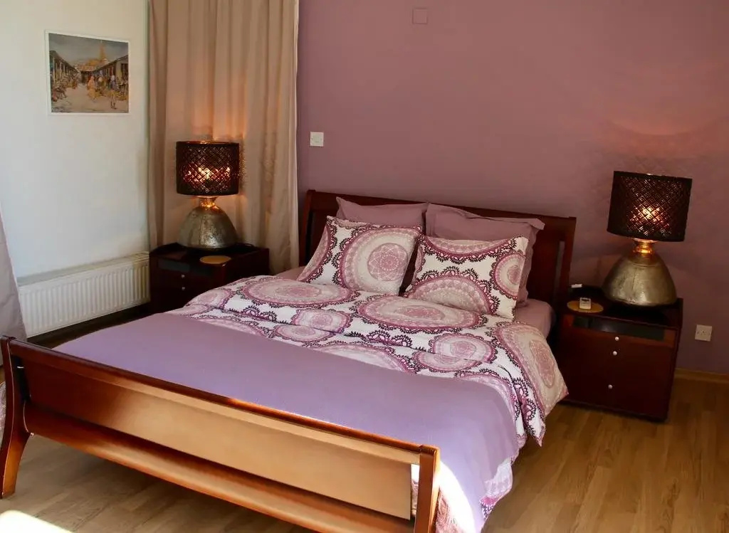 H B&B