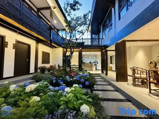 Waterfront Residence View Garden (Lijiang Ancient City Sifang Street Store)