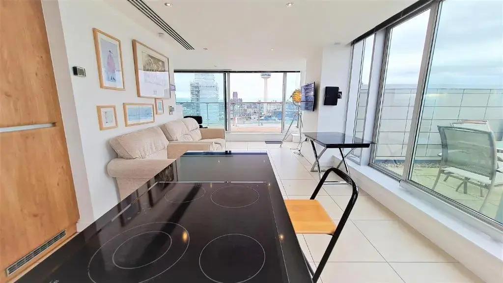 SidemerseyLivingscouk 2BR 2BA Luxury APT in L2 w Parking