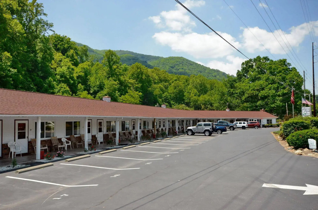 Laurel Park Inn