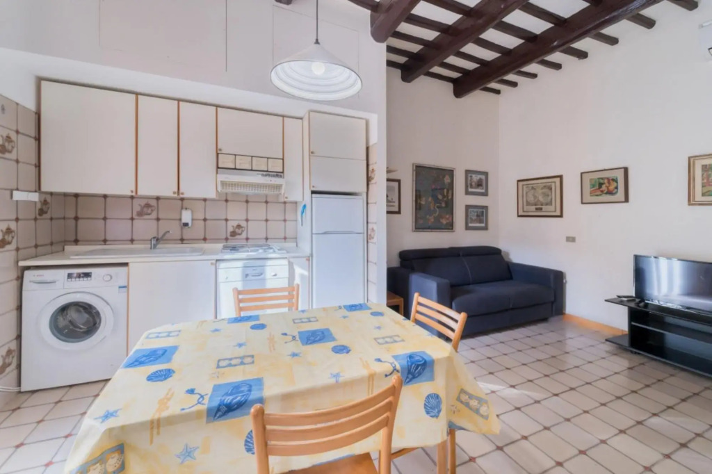 Aragosta apartment sleeps 4/6 in the heart of Marina di Campo-TRILOCALE ARAGOSTA