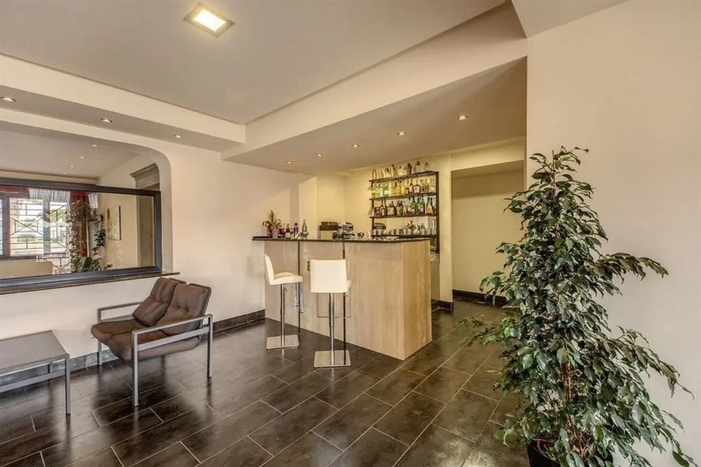 Regal Park Hotel