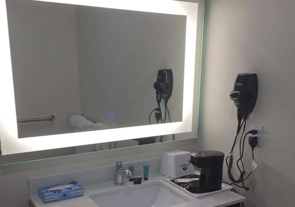 Crystal Inn & Suites IAH Humble