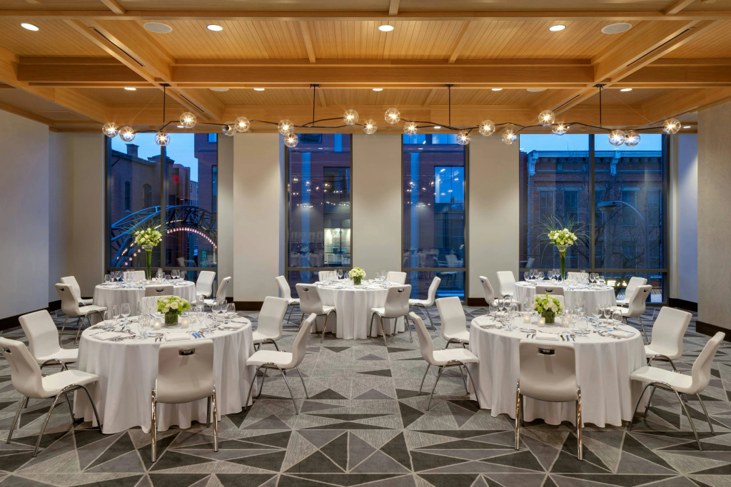 Le Meridien Columbus, The Joseph