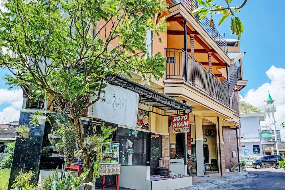 OYO Life 92353 Purnama Syariah Guest House