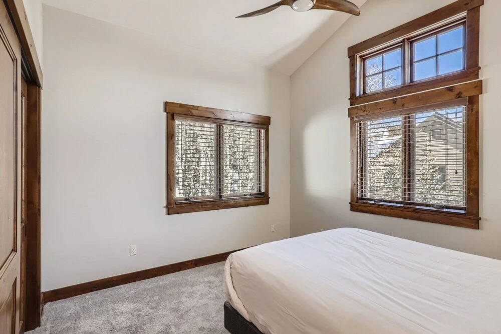 Mountain Oasis Dreams, 7 bedroom home with Hot tub, New listing! 8 Home by RedAwning