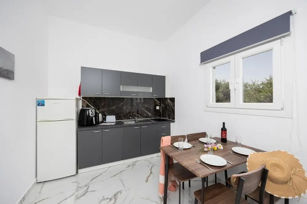 Kosmas Apartments
