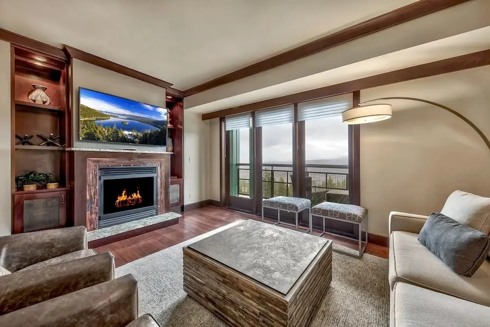 Summer Sale: Constellation S | 3 Bedroom Penthouse Condo by RedAwning