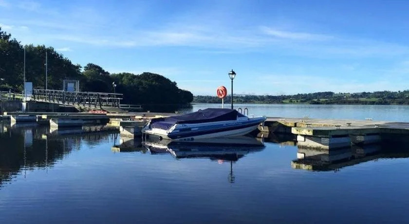 Lakeside Manor Hotel