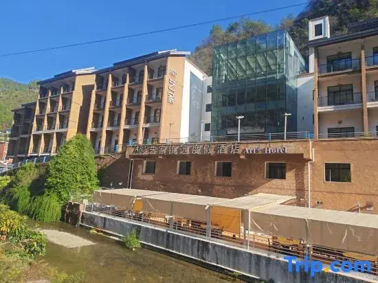 Art Zhenyuan Vacation Hotel