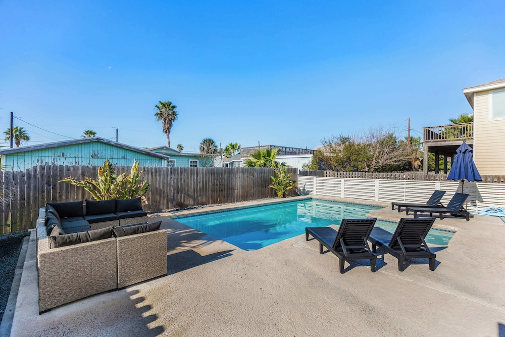 Dream Weaver Pool Sleeps 10 Near Beach