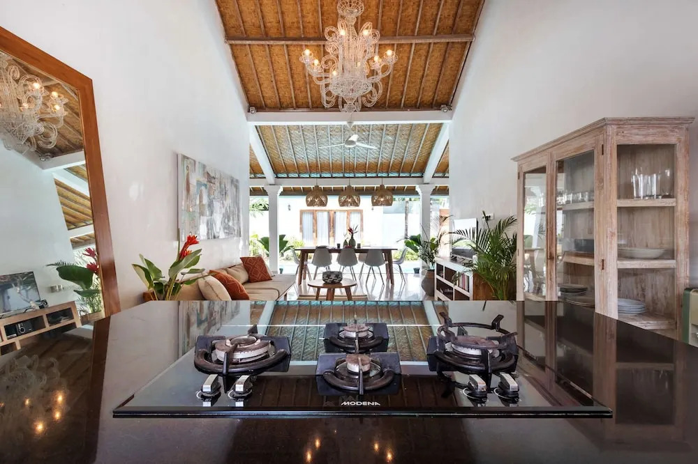 Bali Villa Near the Beach, 2030