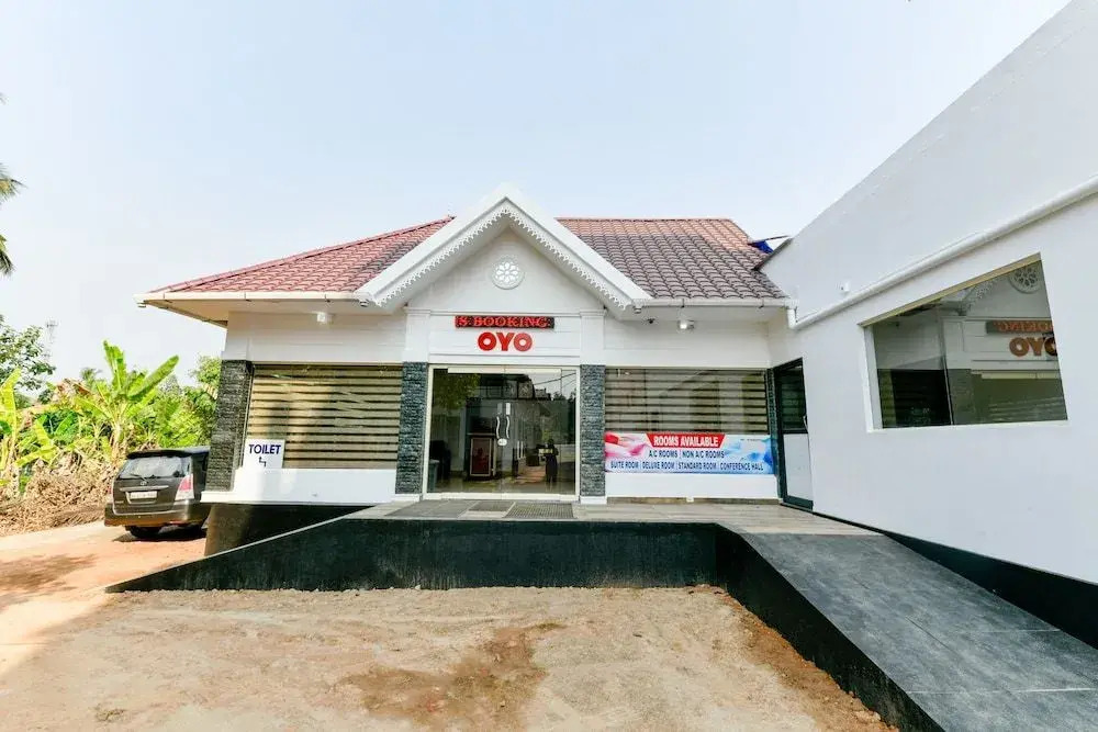 Oyo 28276 Harshavardhana Inn