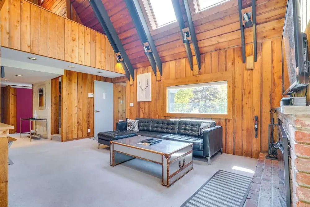 Stratton Shuttle Access! Vermont Mountain Hideaway
