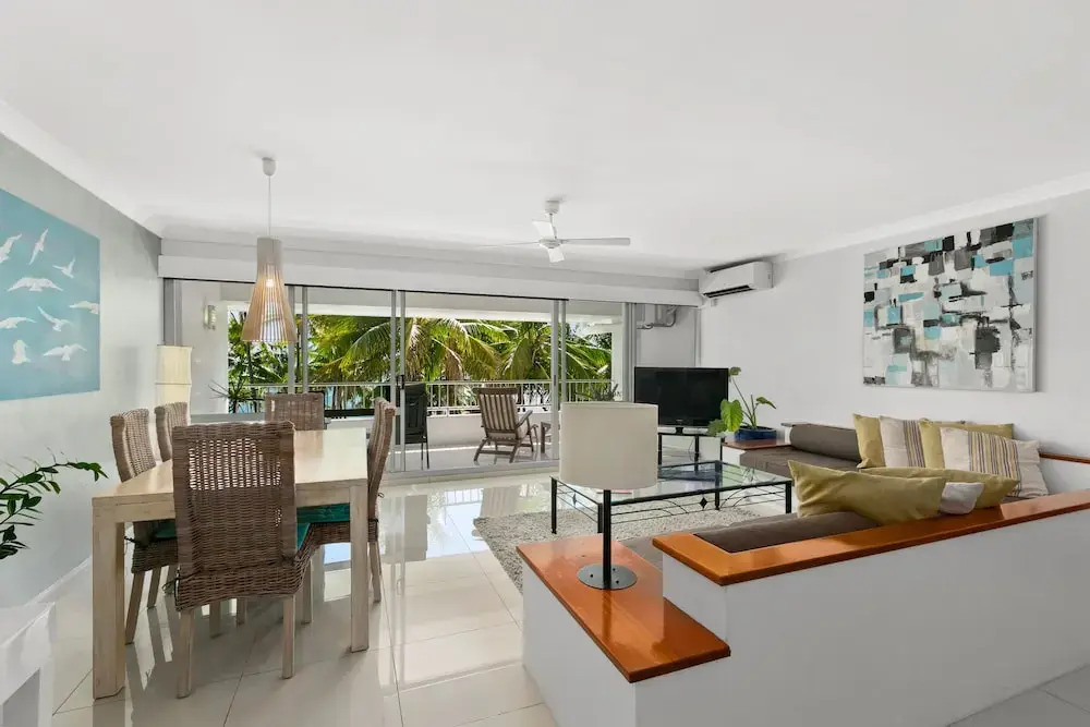 Belle Escapes - Absolute Beachfront Apartment Alamanda Resort “28”