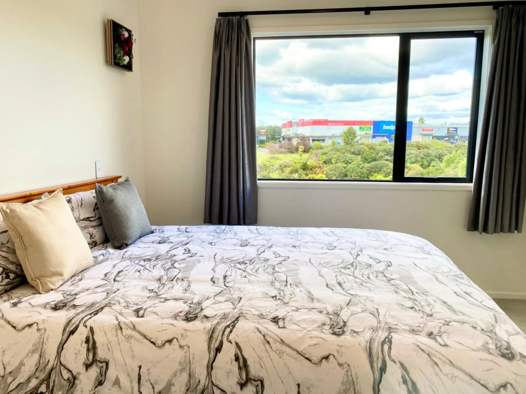 Stunning Townhouse - Walking to Botany Shopping Center