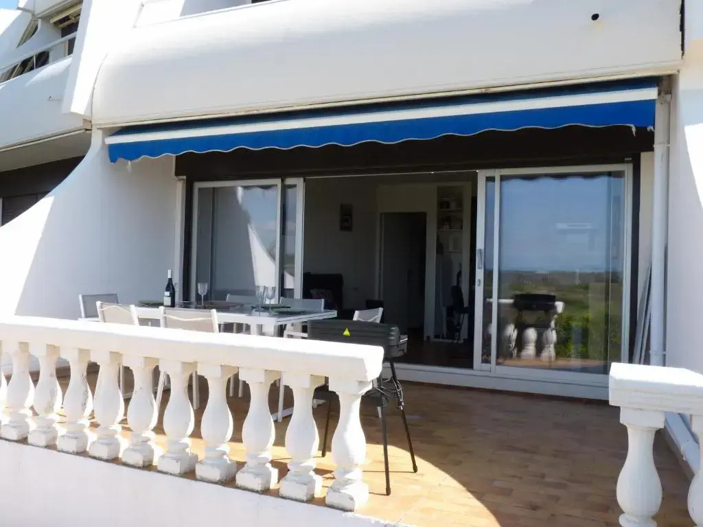 Appartement rez de jardin face a la mer