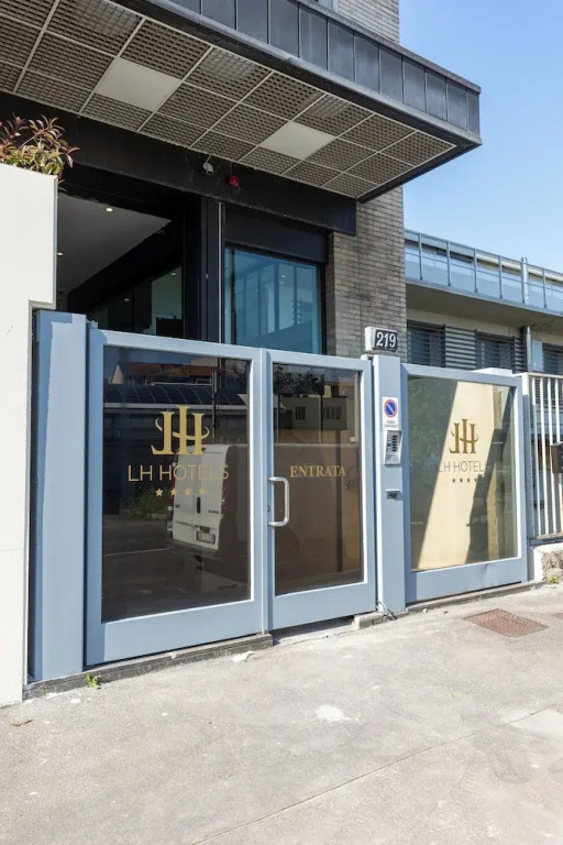 Lh HOTELS