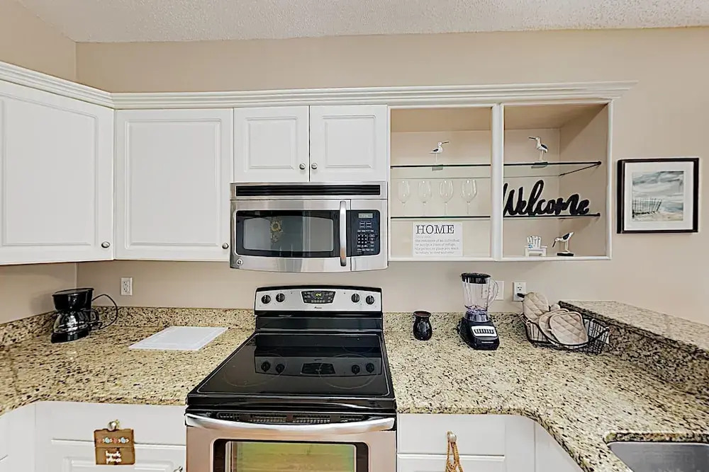 New Listing! W/ Pool & Hot Tub: Near Beach 2 Bedroom Condo