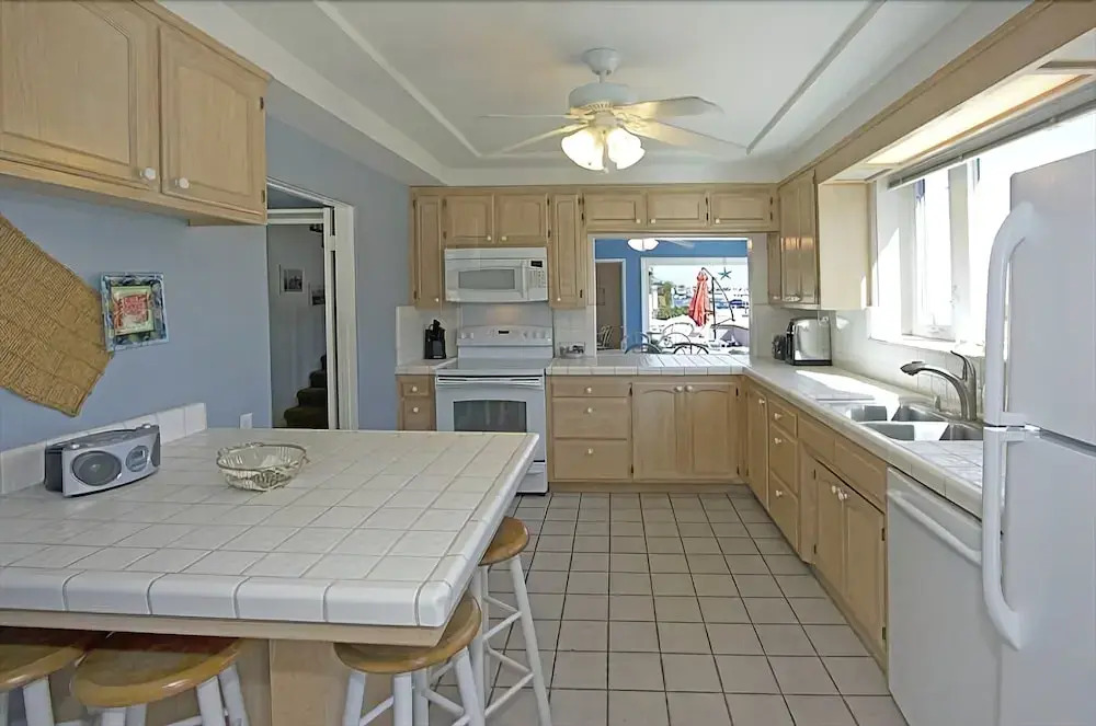 1101 W Bay Ave Sml 4 Bedroom Home