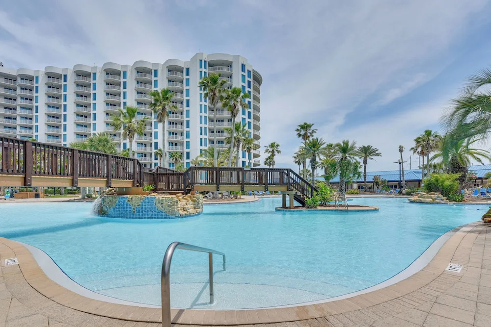 Walk to Beach: Poolside Oasis in Palms of Destin!