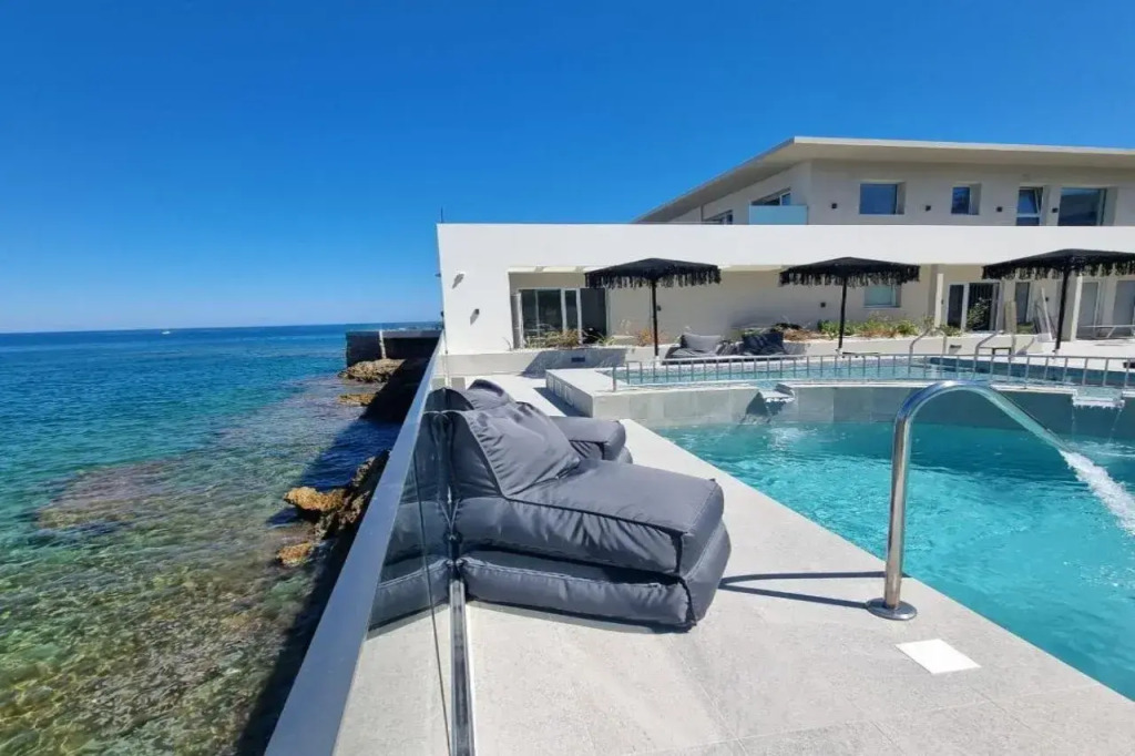 Elia Sea Suites