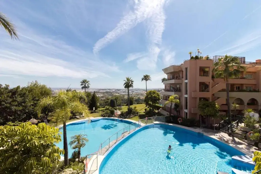 HEATED ROOFTOP POOL PENTHOUSE VIEWS MAGNA MARBELLA