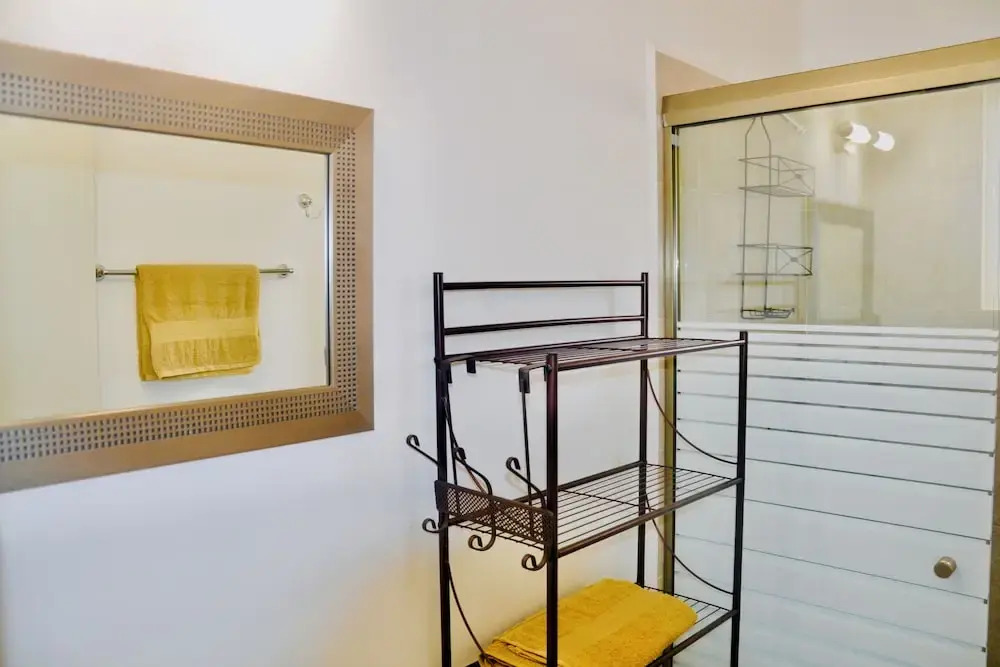 Cozy 2-bedroom Apartment With Amenities