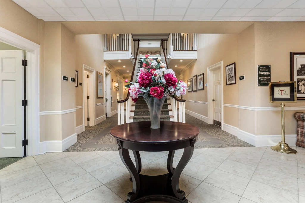 Traditions Hotel & Spa Johnson City - Binghamton, an Ascend Collection Hotel