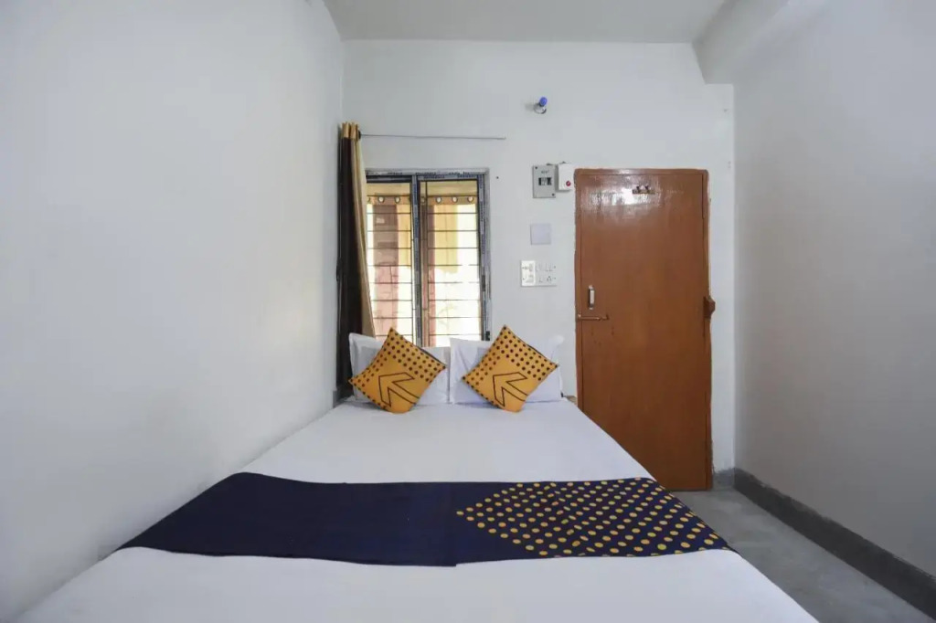 H B Guest House by OYO Rooms