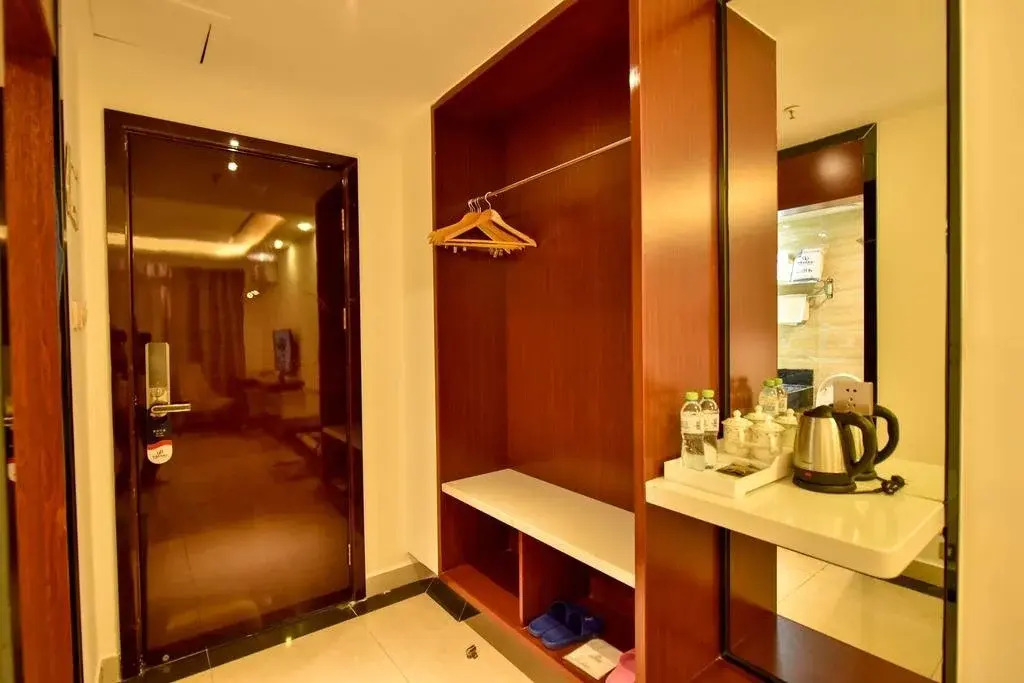 Jiajie Chain Hotel Haikou East High-speed Railway Station