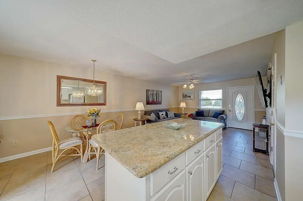 206 White Sandy-pet Friendly
