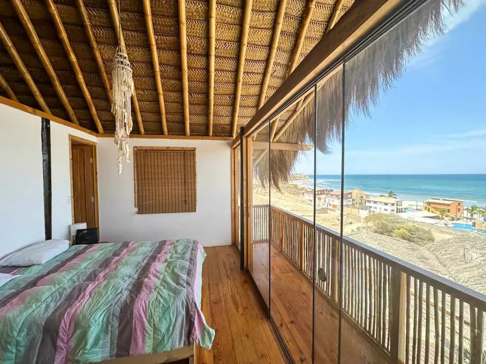 w Beachside 8BR Villa in Punta Veleros