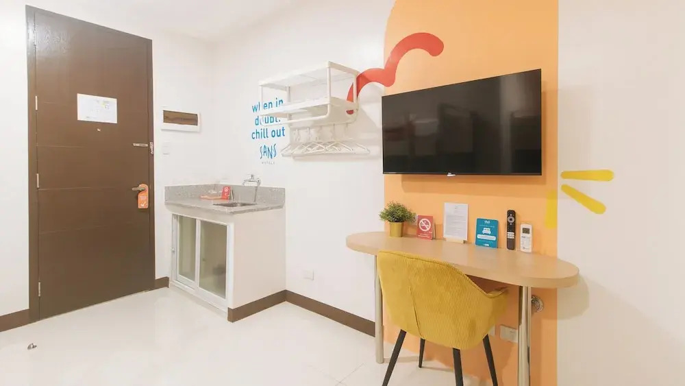 Sans Hotel at One JD Place Makati by RedDoorz