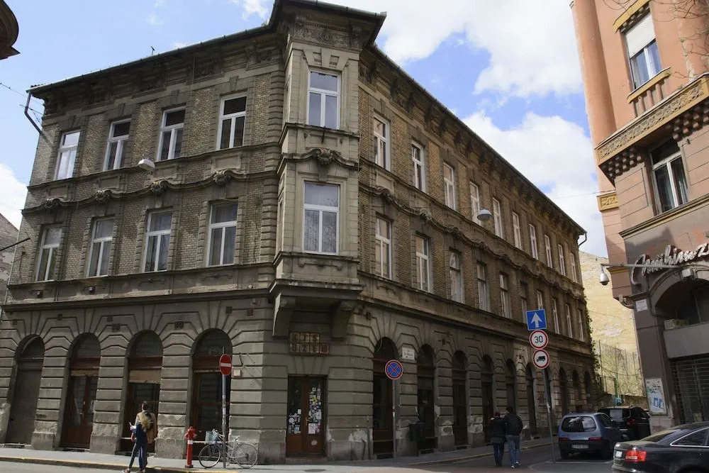 New - Walnuttree Double 12 Person Apartment Central in Budapest - Hungary