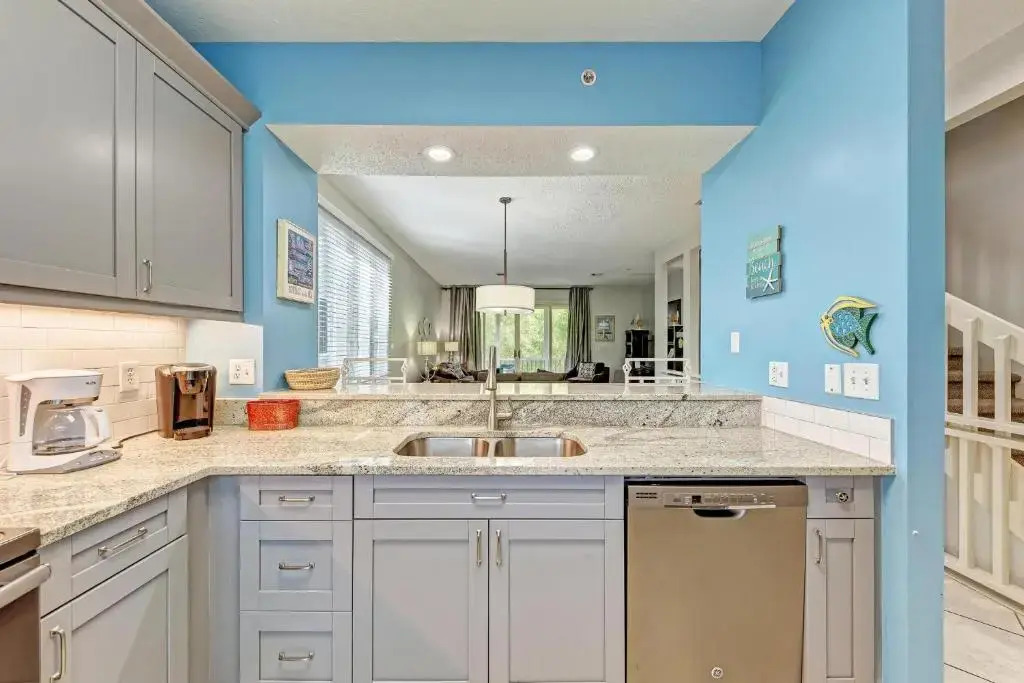 Longboat Key Cedars Beach House-pet Friendly-2 Minute To The Beach
