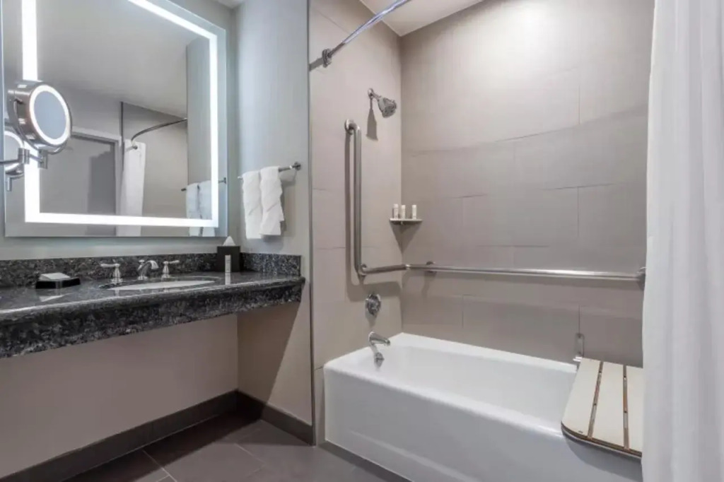 Crowne Plaza Hotel Los Angeles Harbor by IHG