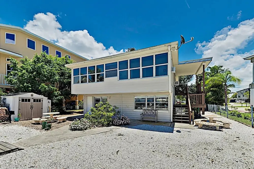The Pelican & Dolphin: Bayfront W/ Dock 3 Bedroom Home