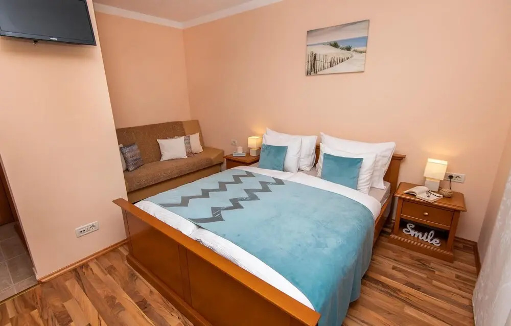 Beautiful Apartment in Podstrana With Wifi