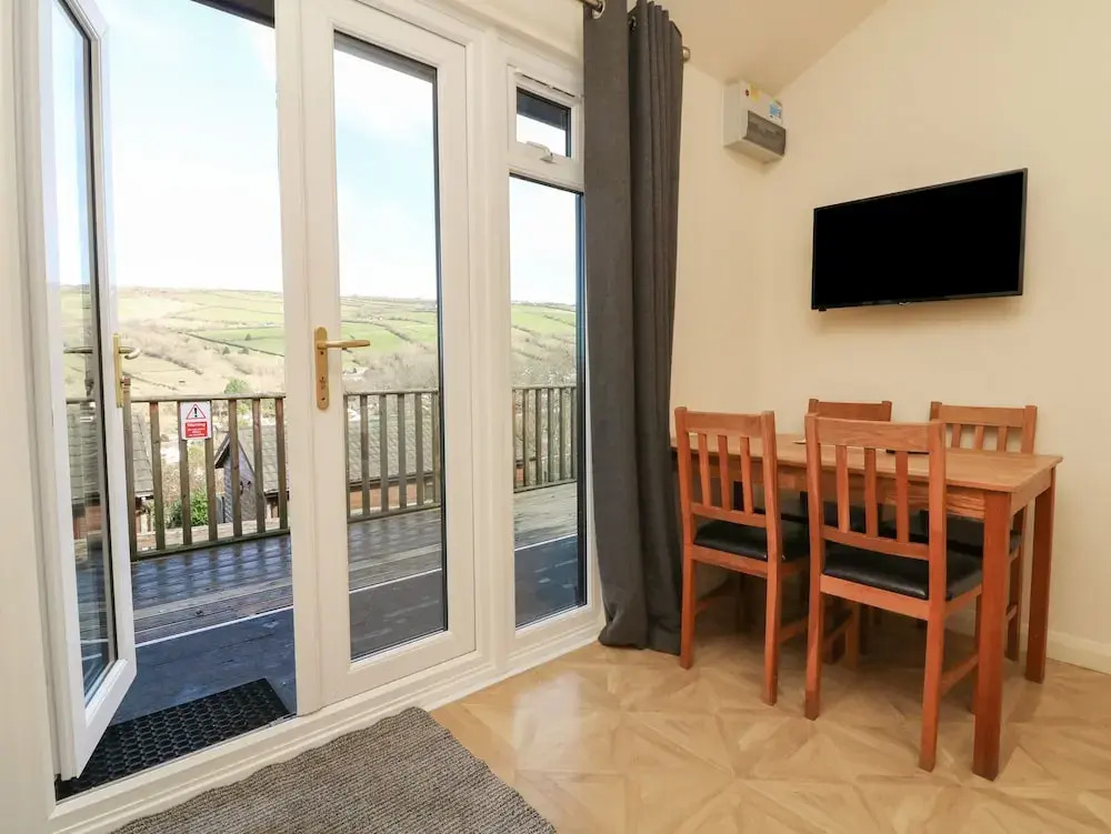 15 Manleigh Park