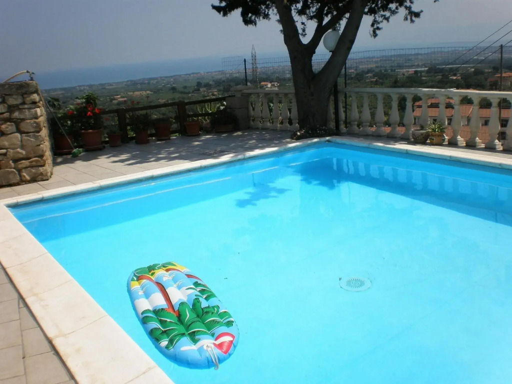 Charming Villa in Villapiana with Swimming Pool