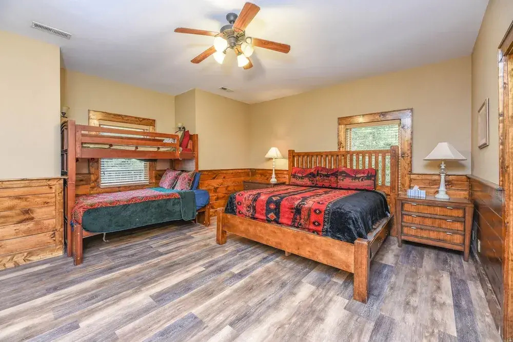 SmokyStays 6 Bedroom Cabin