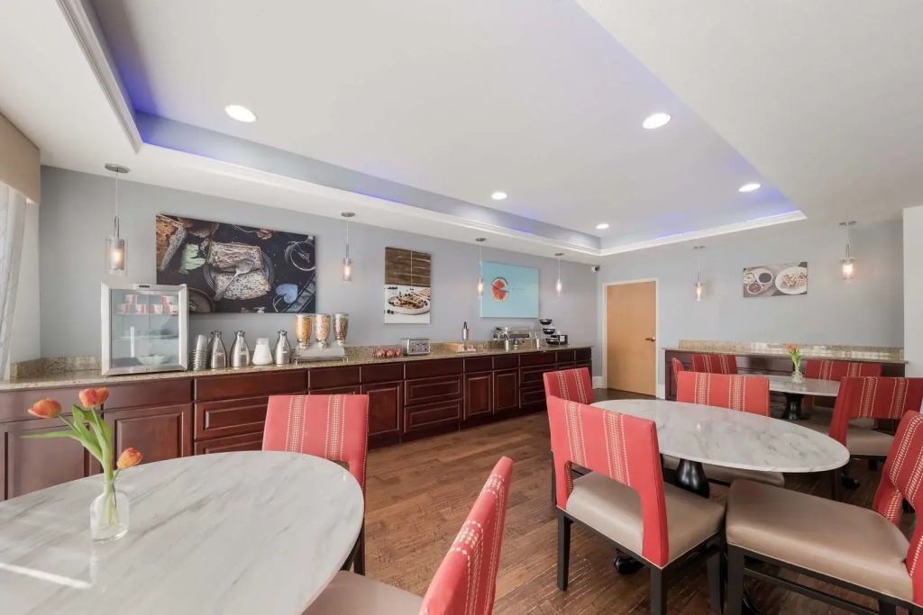 Comfort Suites Plano East - Richardson