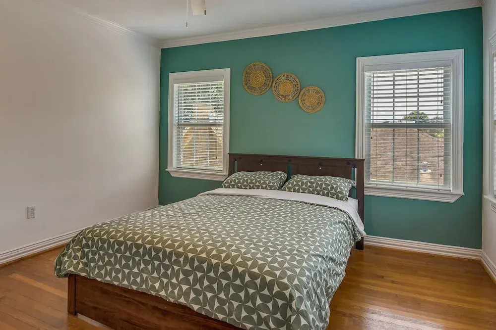 Quaint Houston Hideaway - 3 Mi to Downtown!