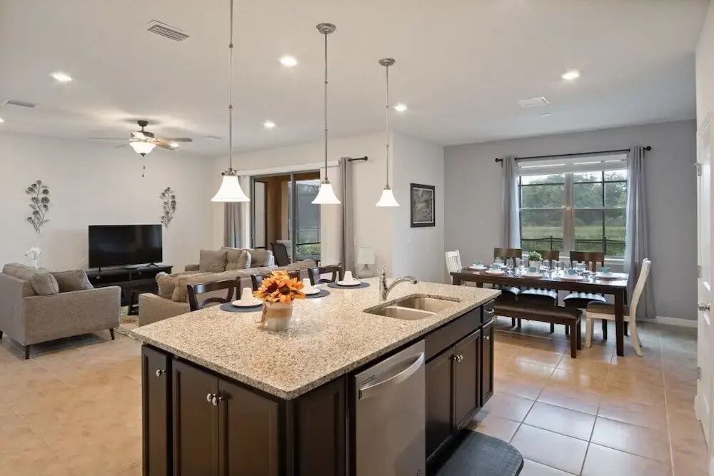 Spacious 5Bd Pool Hm w/ Spa, Wifi-Solterra 5441