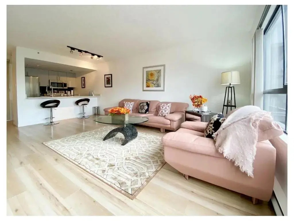 Perfect Upscale Location, Cozy 1 bdrm Unit