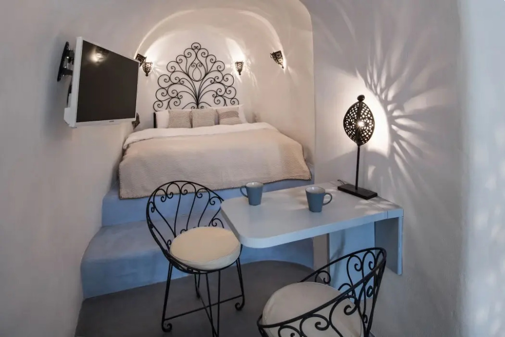 Dandy Cave Villa - Romantic Private & Luxurious - Waterfall Pool - Hot Tub -Up to 8 People